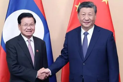 习近平会见老挝人民革命党中央总书记、国家主席通伦