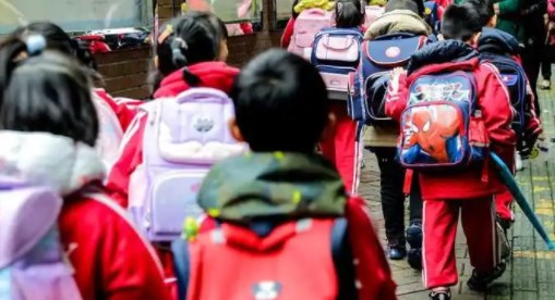 湖南省常德市鼎城区一小学发生车辆冲撞人群事件