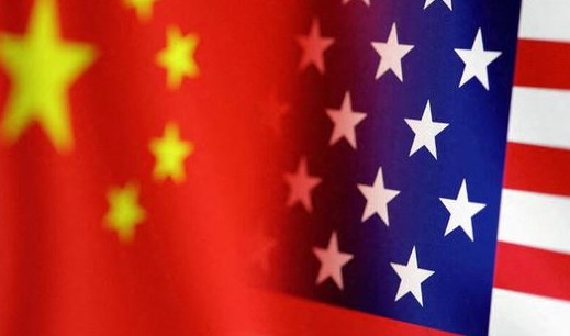 一在美潜逃多年逃犯被遣返回国，外交部：中方将继续开展追逃追赃，有逃必追，一追到底  三名被美方错误羁押的中国公民平安回到祖国