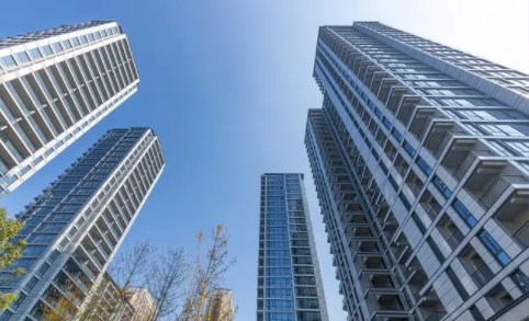楼市大争议:全面回暖还是再跌20%?